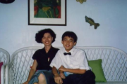 AI妈妈合照，让缺席的陪伴在照片里团圆