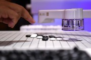 AI下棋都这么厉害了，咱们普通人为啥还得亲自下场“找虐”？